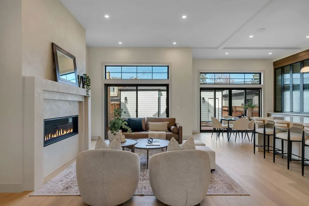 2034 49 Avenue SW Calgary AB T2T 2V4
