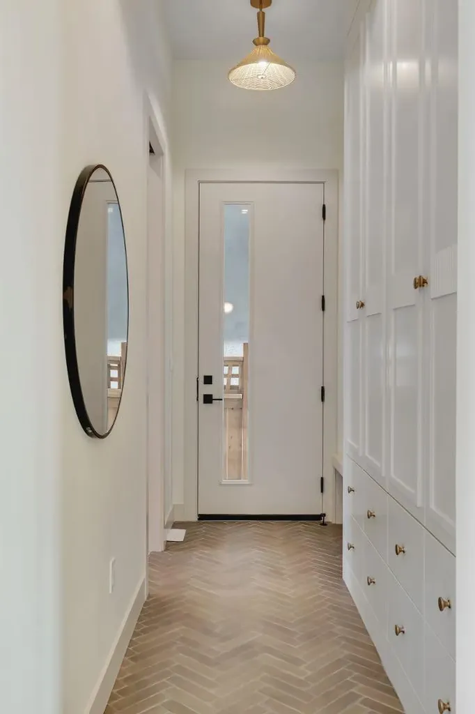 2034 49 Avenue SW Calgary AB T2T 2V4