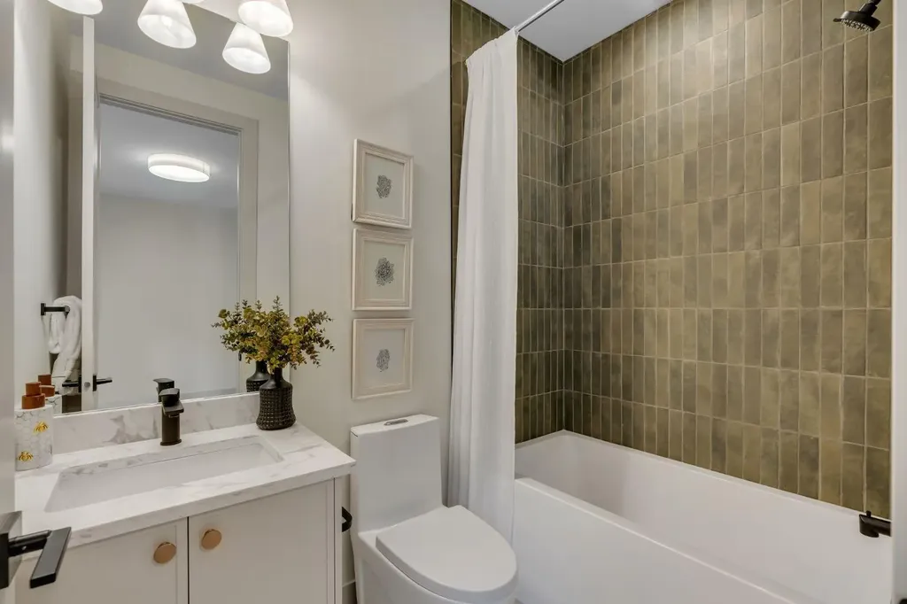 2034 49 Avenue SW Calgary AB T2T 2V4