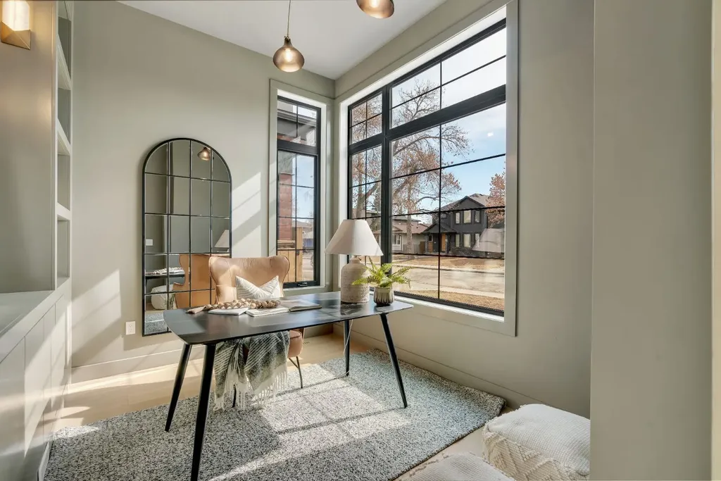 2034 49 Avenue SW Calgary AB T2T 2V4