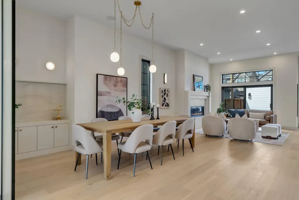 2034 49 Avenue SW Calgary AB T2T 2V4