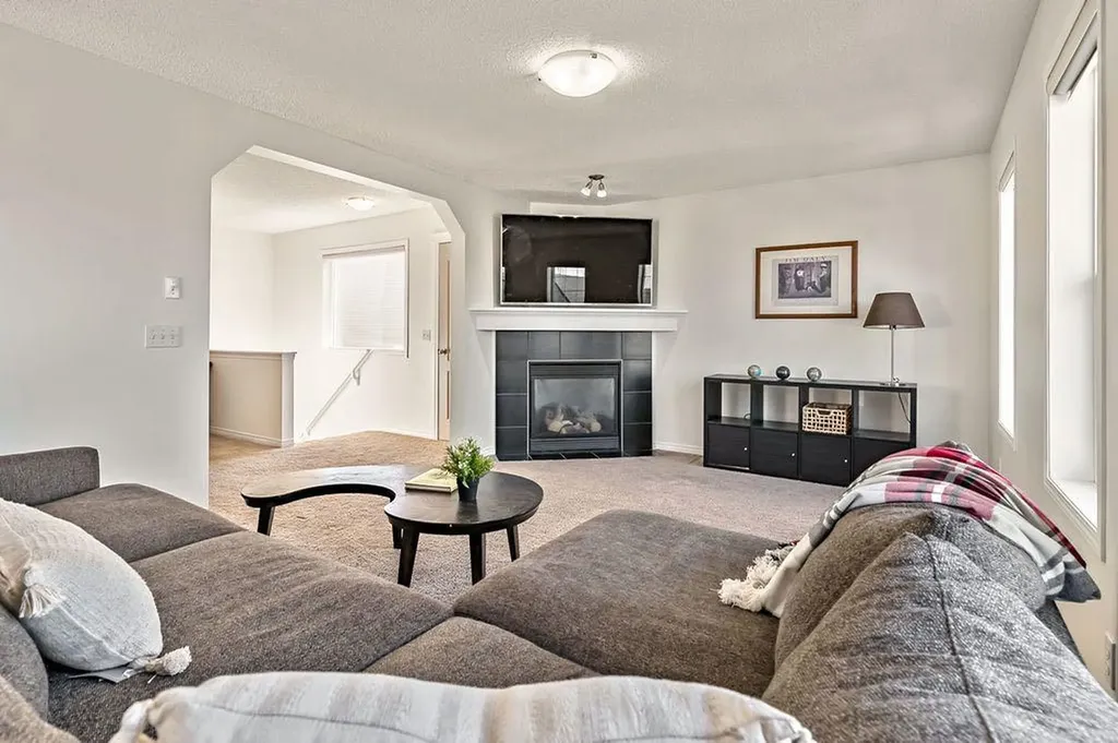 30 Drake Landing Common Okotoks AB T1S2H4
