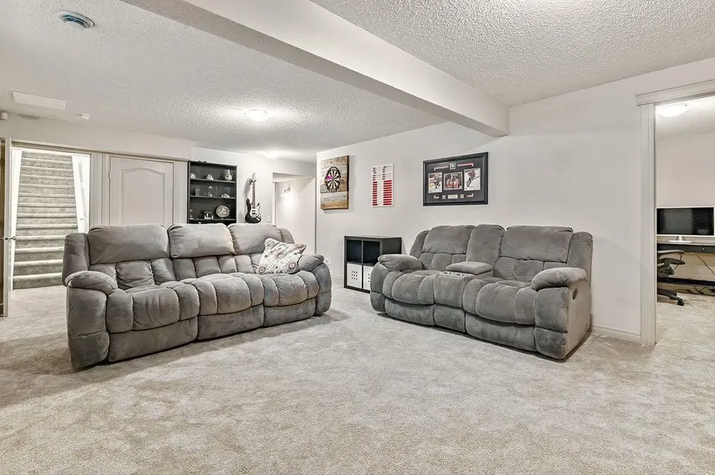 30 Drake Landing Common Okotoks AB T1S2H4