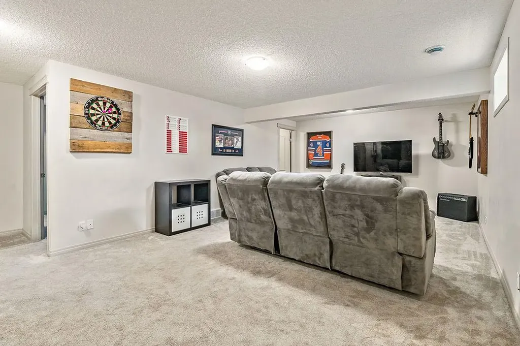 30 Drake Landing Common Okotoks AB T1S2H4