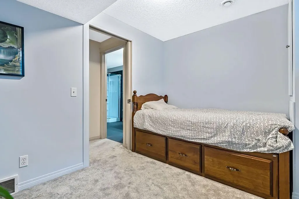30 Drake Landing Common Okotoks AB T1S2H4