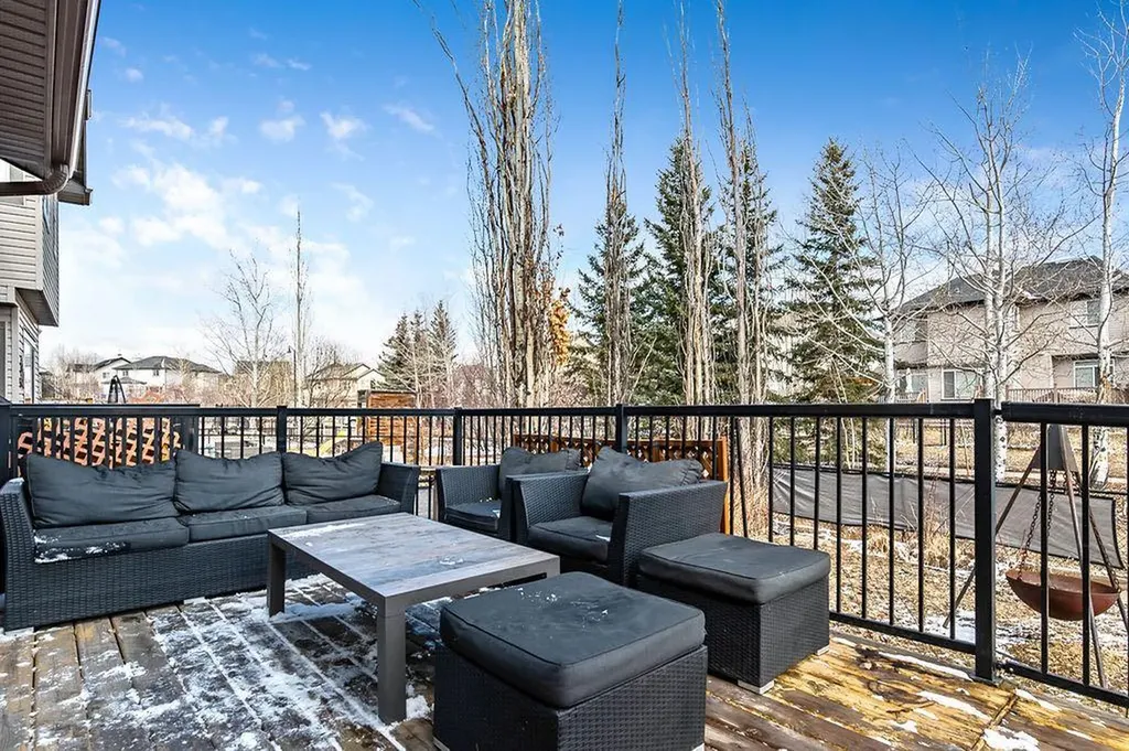 30 Drake Landing Common Okotoks AB T1S2H4