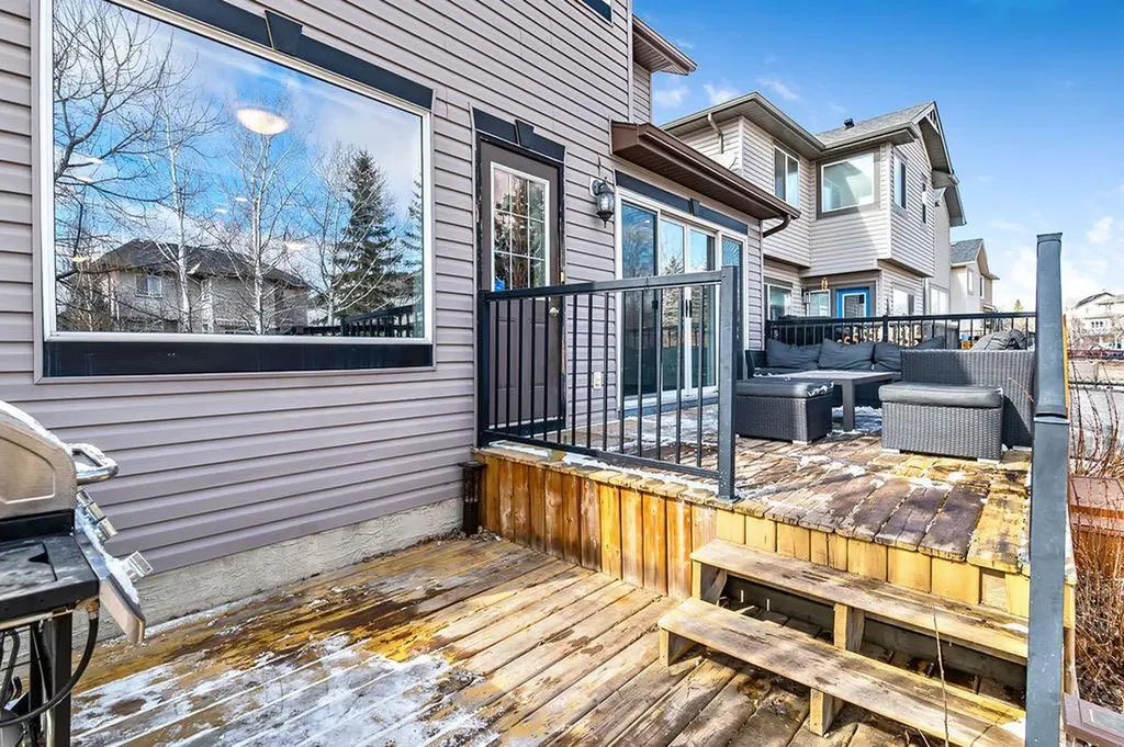 30 Drake Landing Common Okotoks AB T1S2H4