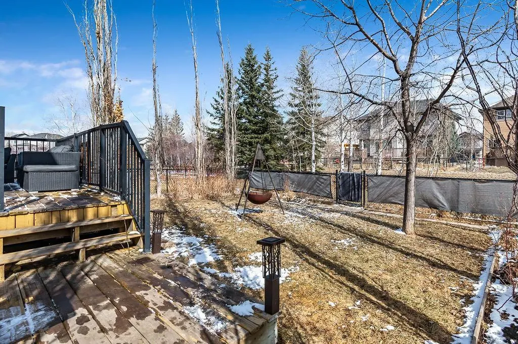 30 Drake Landing Common Okotoks AB T1S2H4