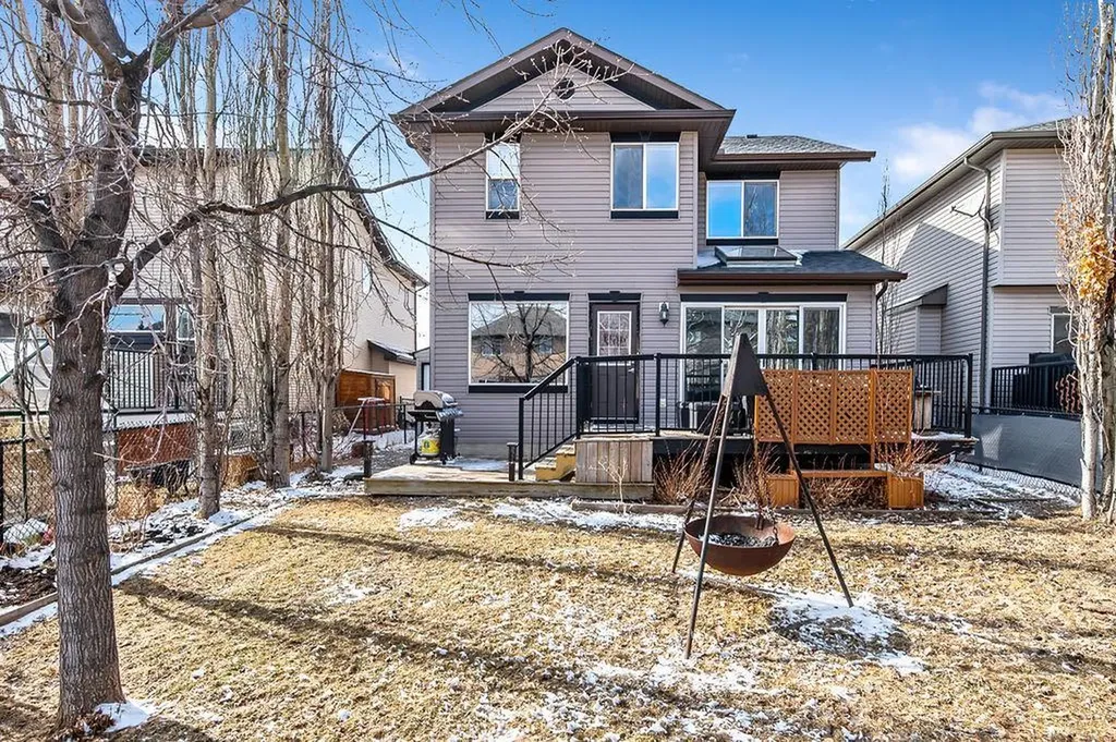 30 Drake Landing Common Okotoks AB T1S2H4