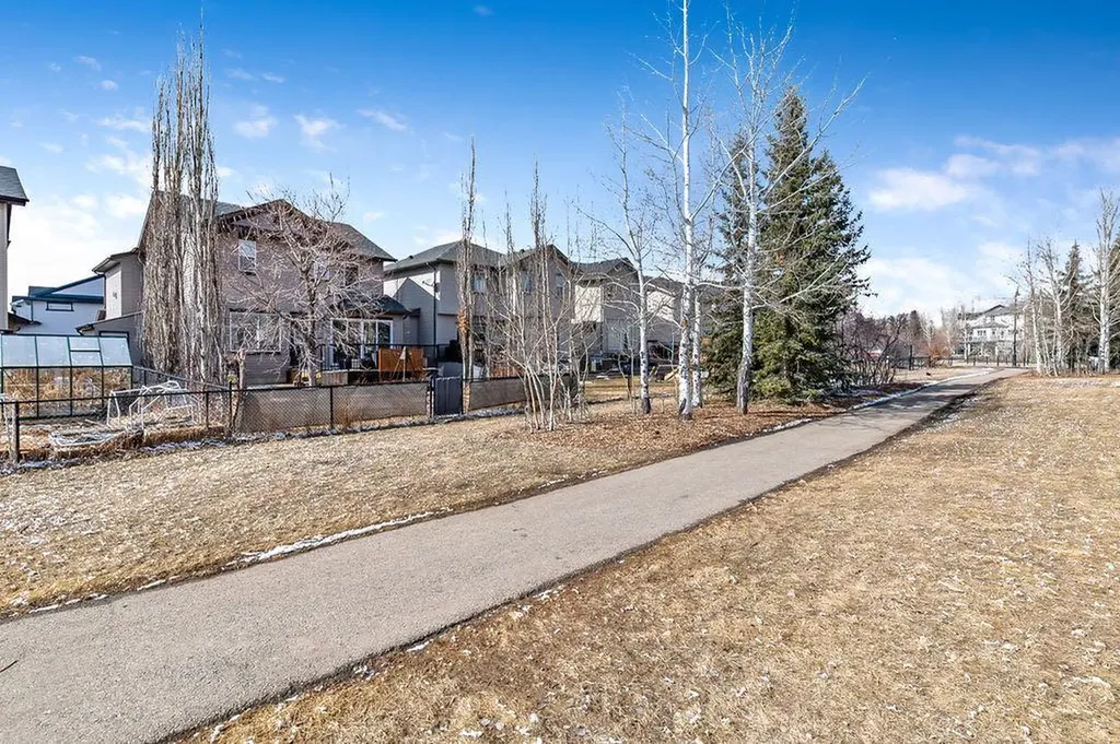 30 Drake Landing Common Okotoks AB T1S2H4