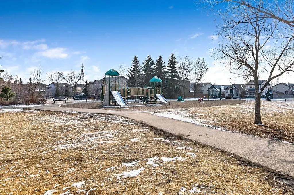 30 Drake Landing Common Okotoks AB T1S2H4