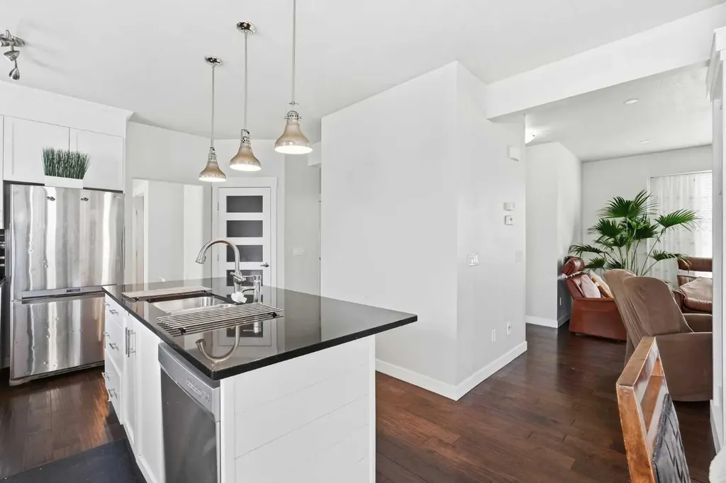 161 Rainbow Falls Glen Chestermere AB T1X 0S5