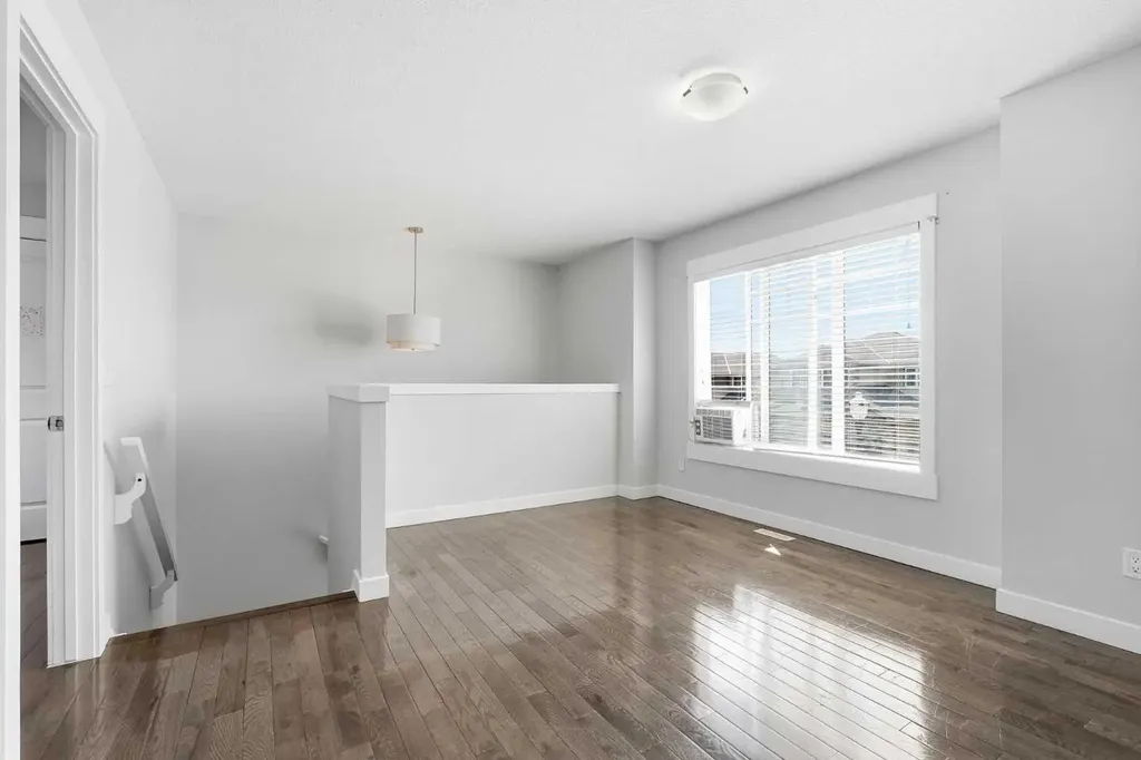 161 Rainbow Falls Glen Chestermere AB T1X 0S5