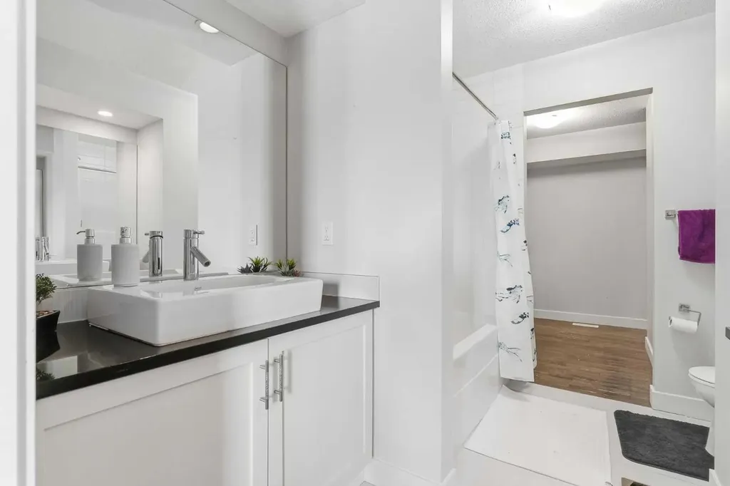 161 Rainbow Falls Glen Chestermere AB T1X 0S5