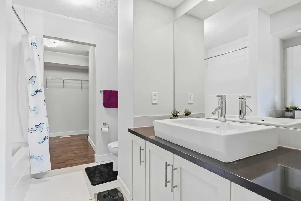 161 Rainbow Falls Glen Chestermere AB T1X 0S5