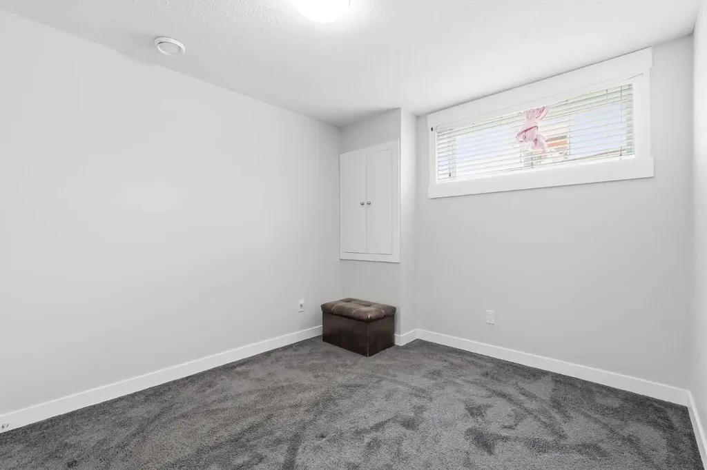 161 Rainbow Falls Glen Chestermere AB T1X 0S5
