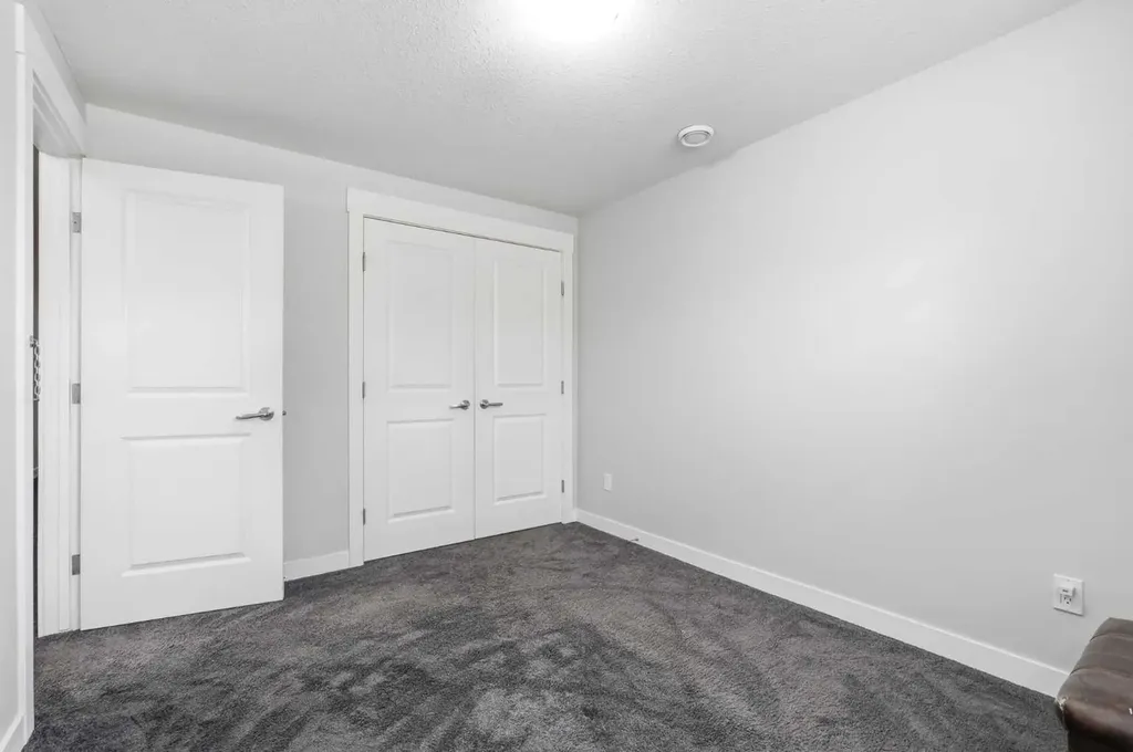161 Rainbow Falls Glen Chestermere AB T1X 0S5