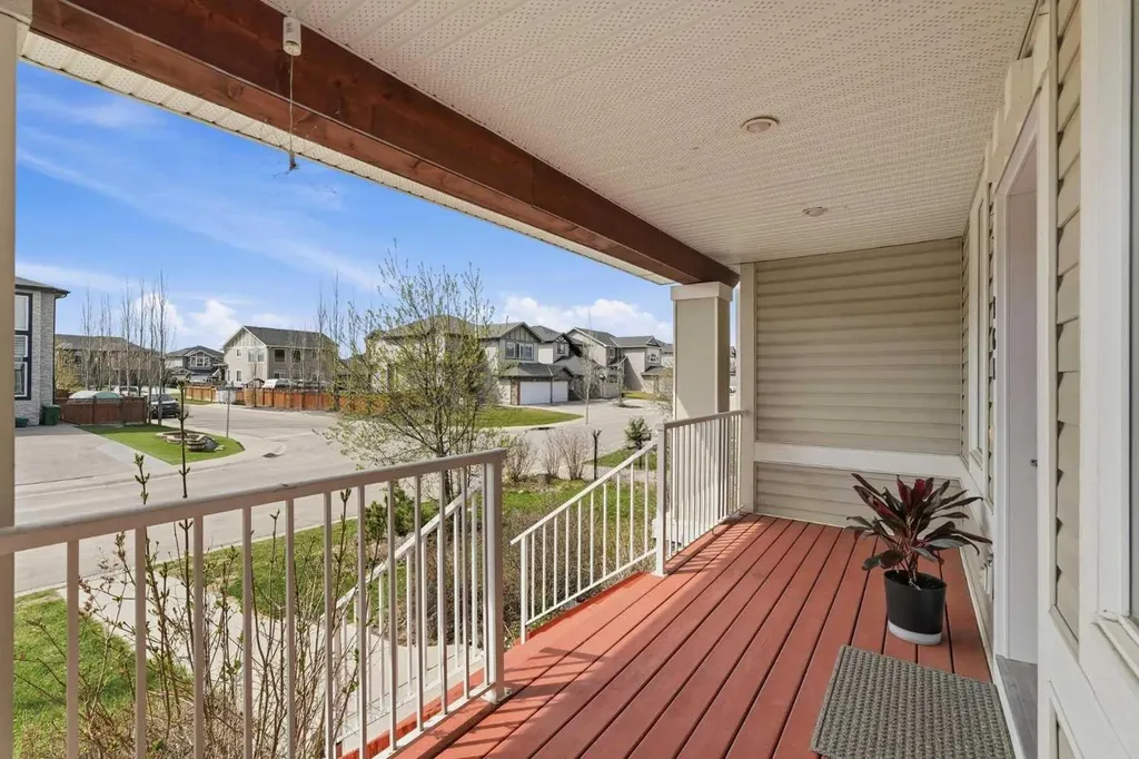 161 Rainbow Falls Glen Chestermere AB T1X 0S5