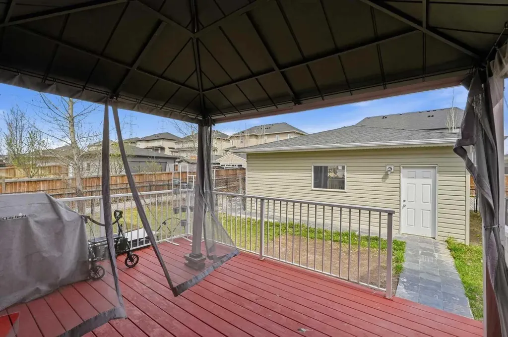 161 Rainbow Falls Glen Chestermere AB T1X 0S5