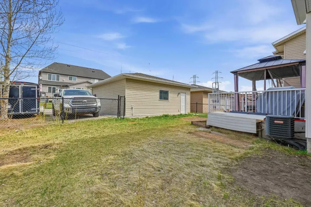161 Rainbow Falls Glen Chestermere AB T1X 0S5