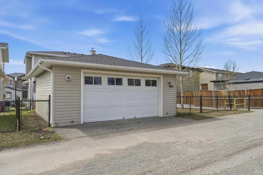 161 Rainbow Falls Glen Chestermere AB T1X 0S5