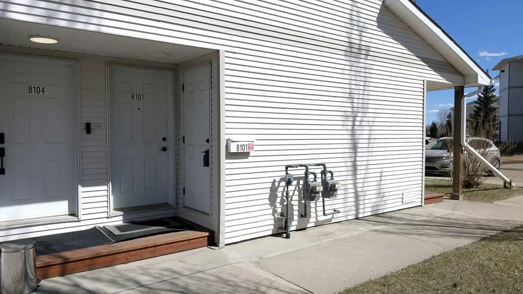 4917 68 Street Camrose AB T4V 4T8