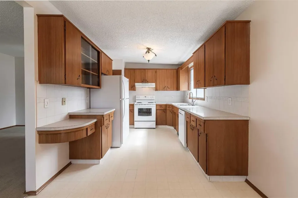 5222 Dalhousie Drive NW Calgary AB T3A 1B5