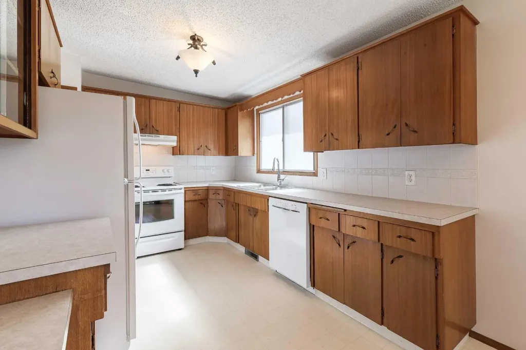 5222 Dalhousie Drive NW Calgary AB T3A 1B5