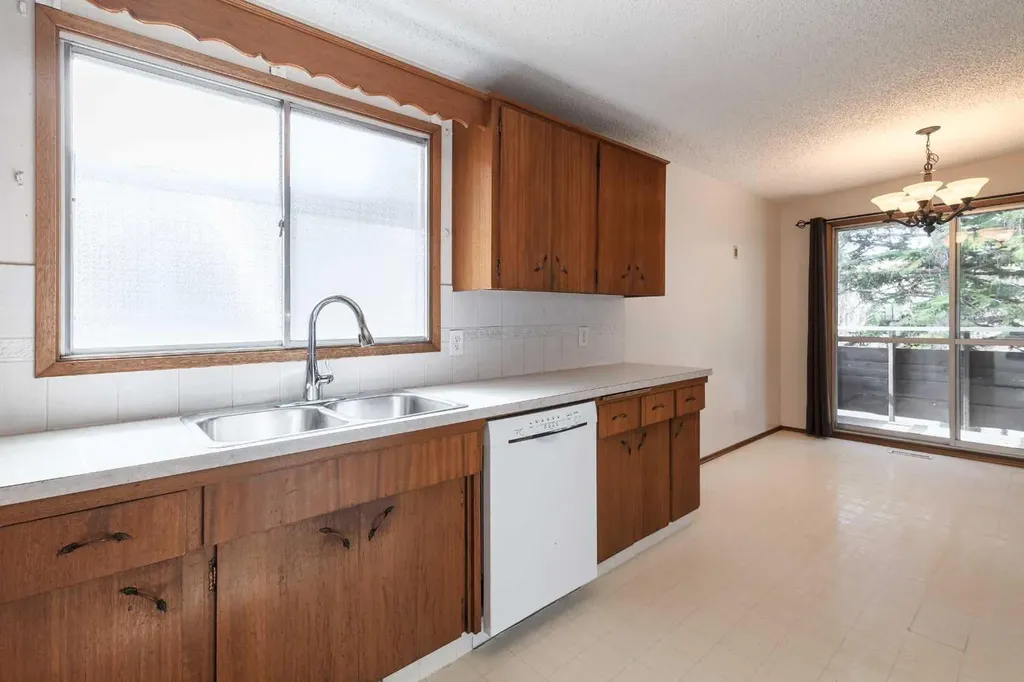 5222 Dalhousie Drive NW Calgary AB T3A 1B5