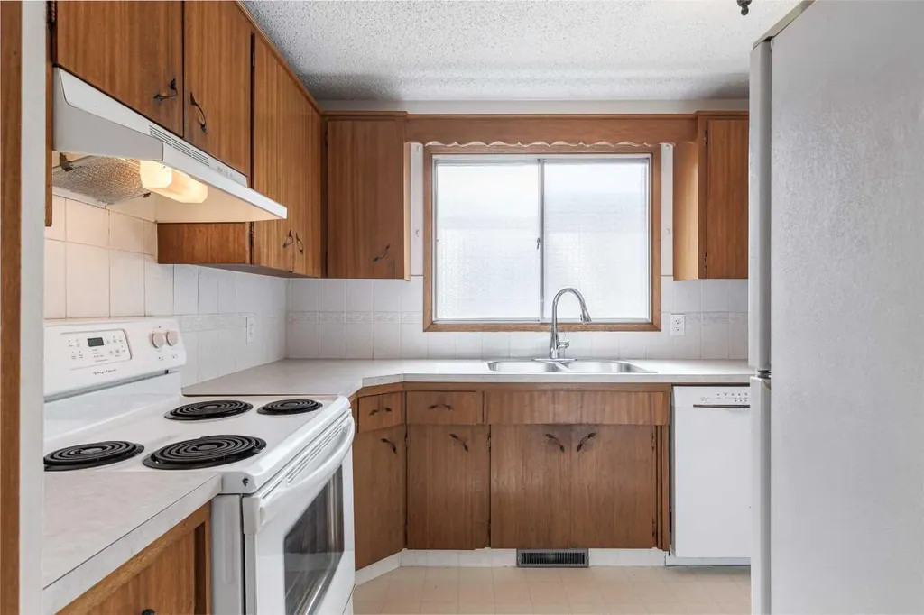 5222 Dalhousie Drive NW Calgary AB T3A 1B5