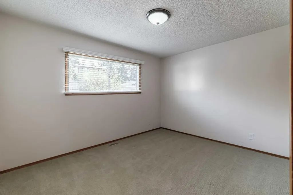 5222 Dalhousie Drive NW Calgary AB T3A 1B5