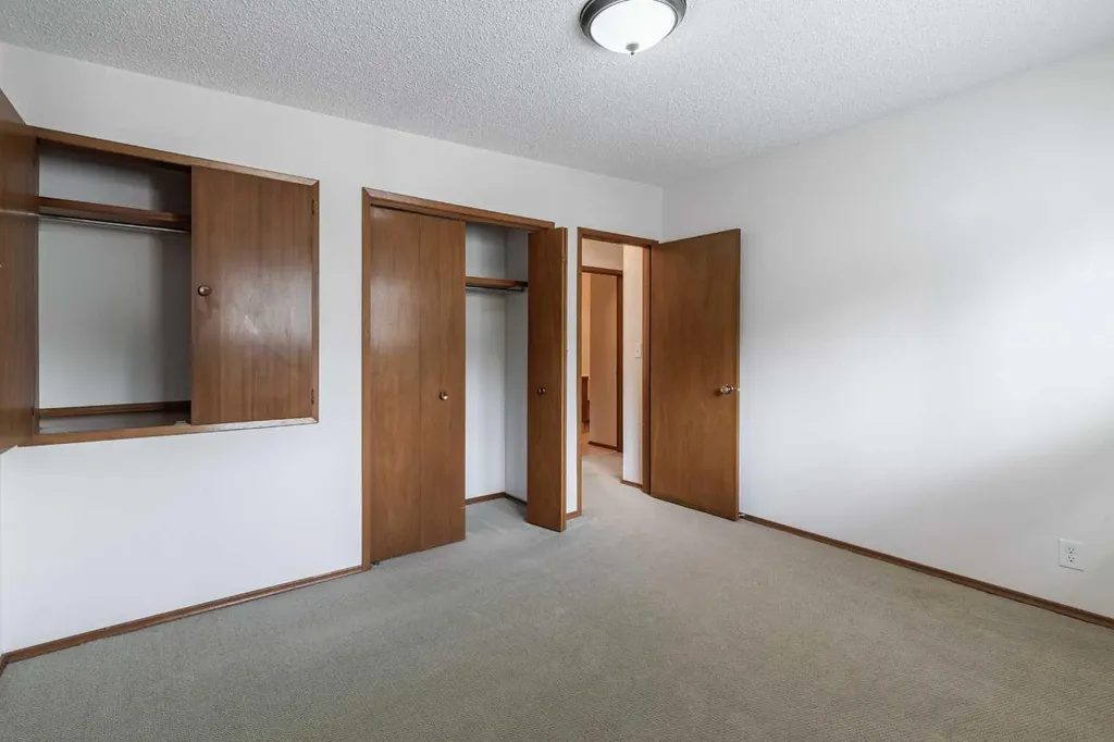 5222 Dalhousie Drive NW Calgary AB T3A 1B5