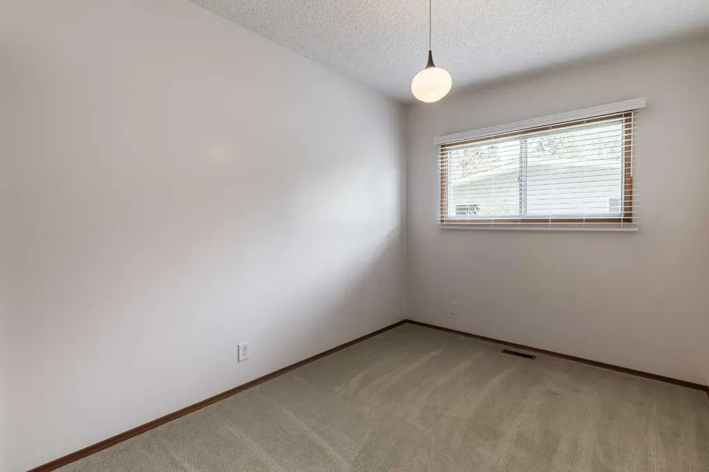 5222 Dalhousie Drive NW Calgary AB T3A 1B5
