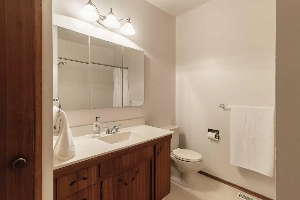 5222 Dalhousie Drive NW Calgary AB T3A 1B5
