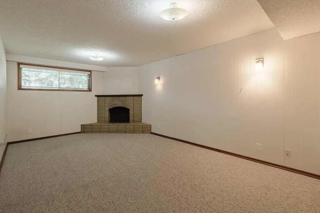 5222 Dalhousie Drive NW Calgary AB T3A 1B5