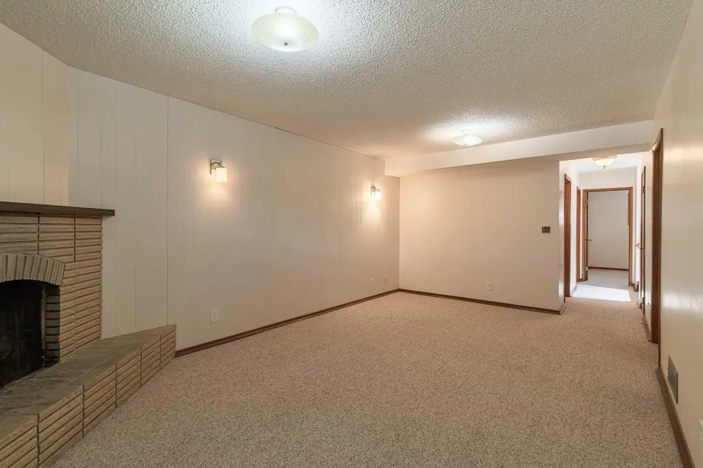 5222 Dalhousie Drive NW Calgary AB T3A 1B5