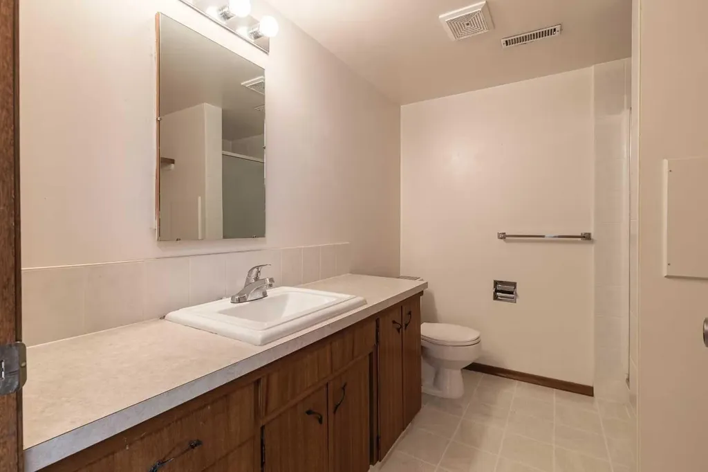 5222 Dalhousie Drive NW Calgary AB T3A 1B5