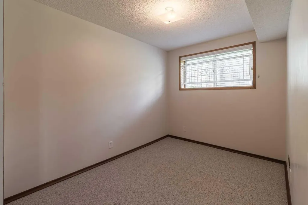 5222 Dalhousie Drive NW Calgary AB T3A 1B5