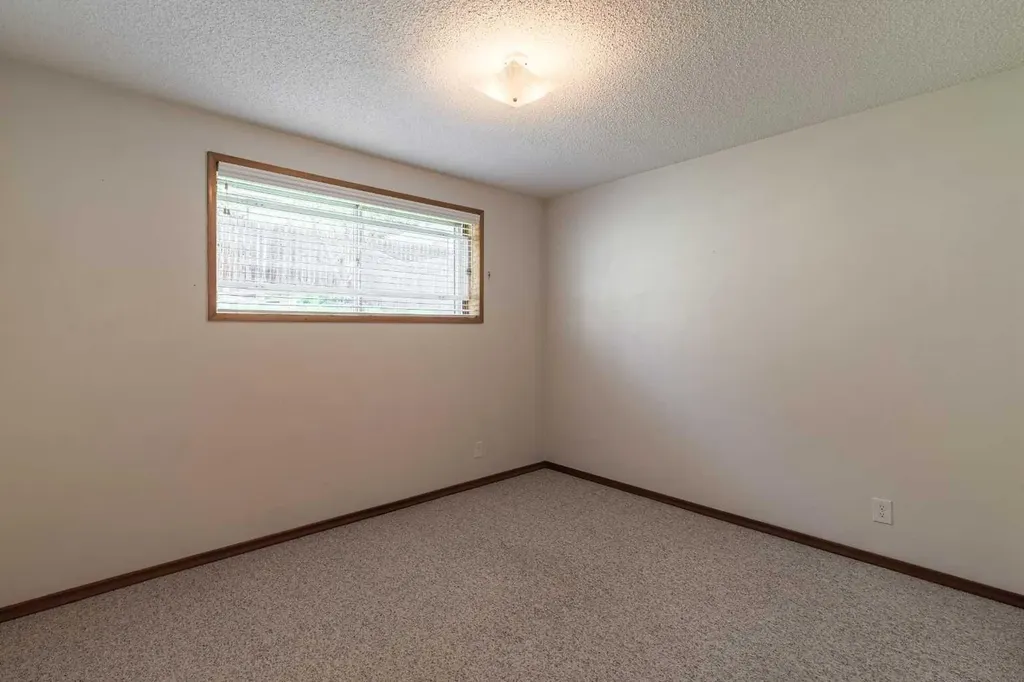 5222 Dalhousie Drive NW Calgary AB T3A 1B5