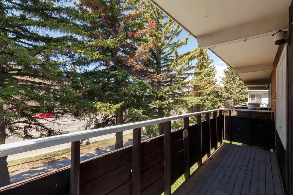 5222 Dalhousie Drive NW Calgary AB T3A 1B5