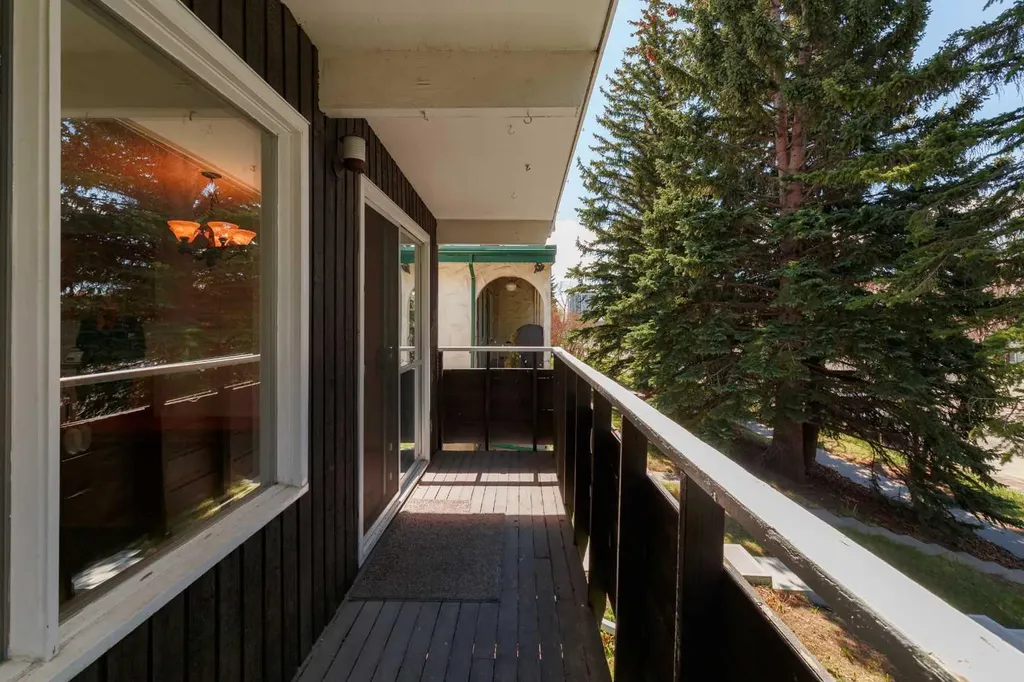 5222 Dalhousie Drive NW Calgary AB T3A 1B5