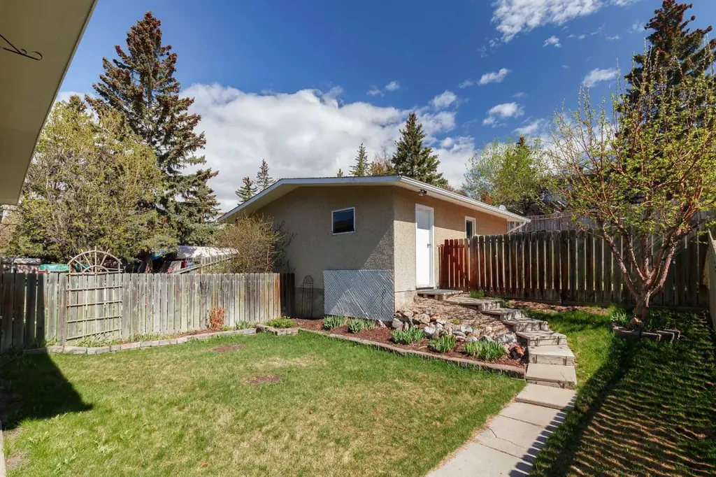5222 Dalhousie Drive NW Calgary AB T3A 1B5
