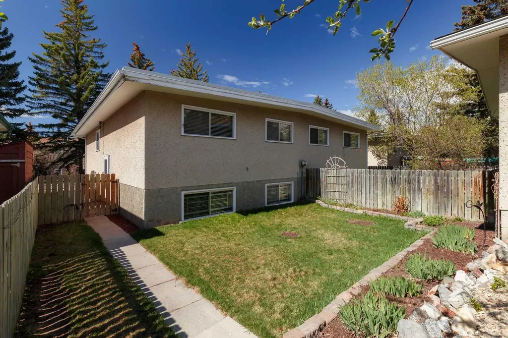 5222 Dalhousie Drive NW Calgary AB T3A 1B5
