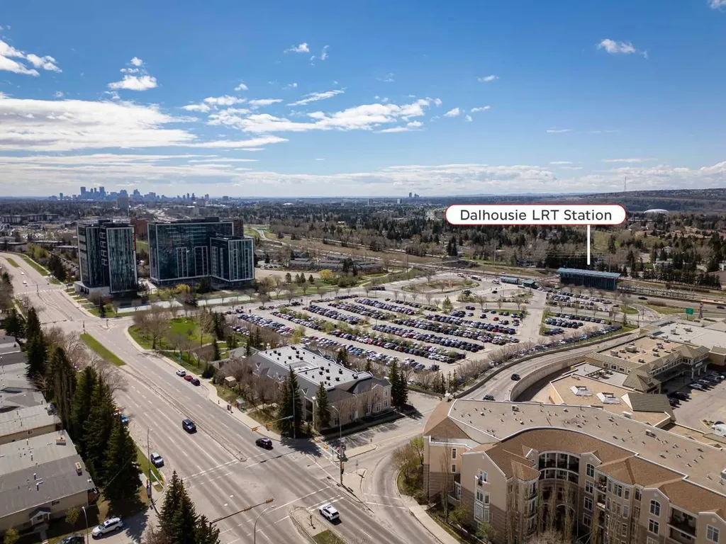 5222 Dalhousie Drive NW Calgary AB T3A 1B5