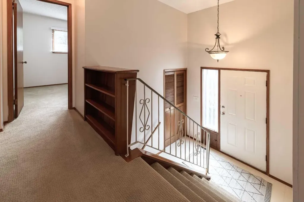5222 Dalhousie Drive NW Calgary AB T3A 1B5