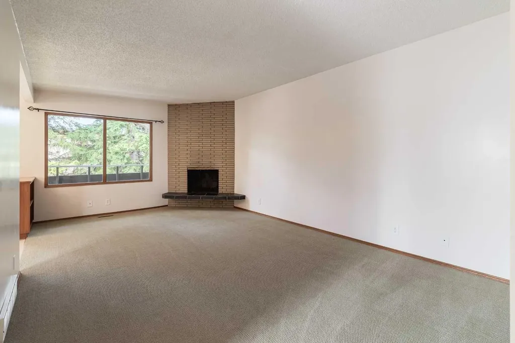 5222 Dalhousie Drive NW Calgary AB T3A 1B5