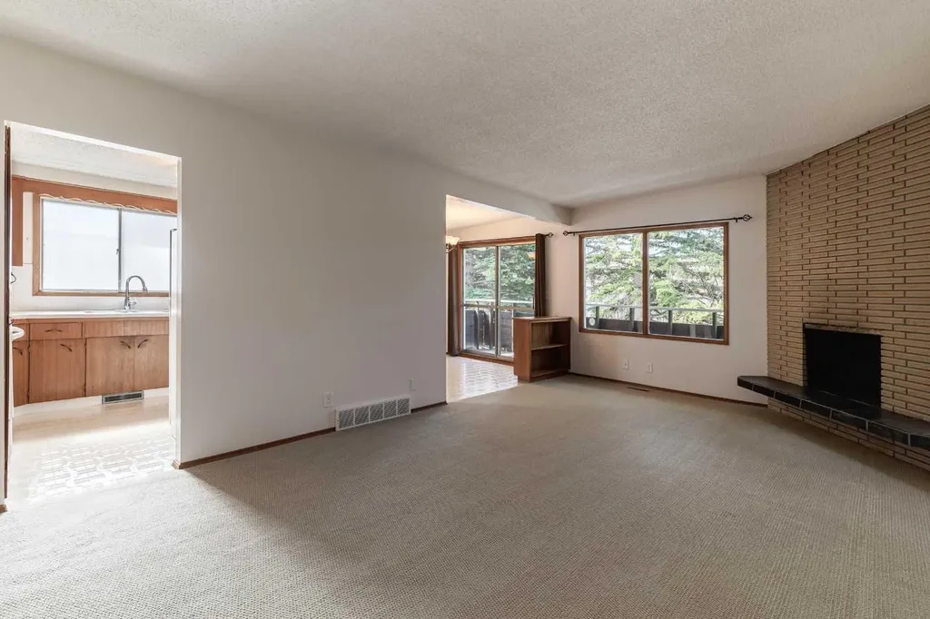 5222 Dalhousie Drive NW Calgary AB T3A 1B5