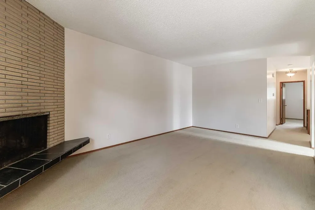 5222 Dalhousie Drive NW Calgary AB T3A 1B5