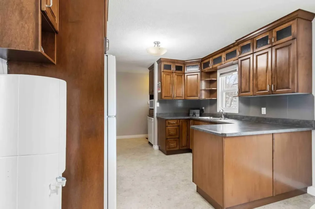23 Clark Crescent Fort Mcmurray AB T9H 1M8