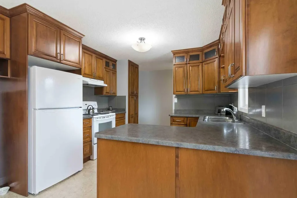 23 Clark Crescent Fort Mcmurray AB T9H 1M8